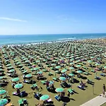 Bright And Spacious Vacation Near The Daire