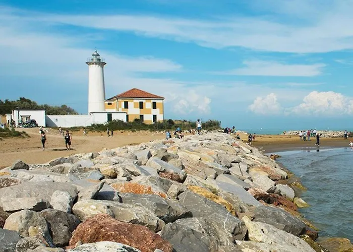 Bright And Spacious Vacation Near The